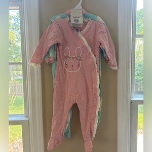 2 pack of 6-9mos size baby onesies